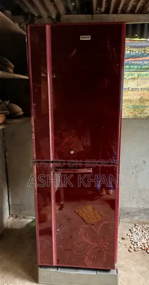 Refrigerator in good condition. Buy it at a low price if you want.