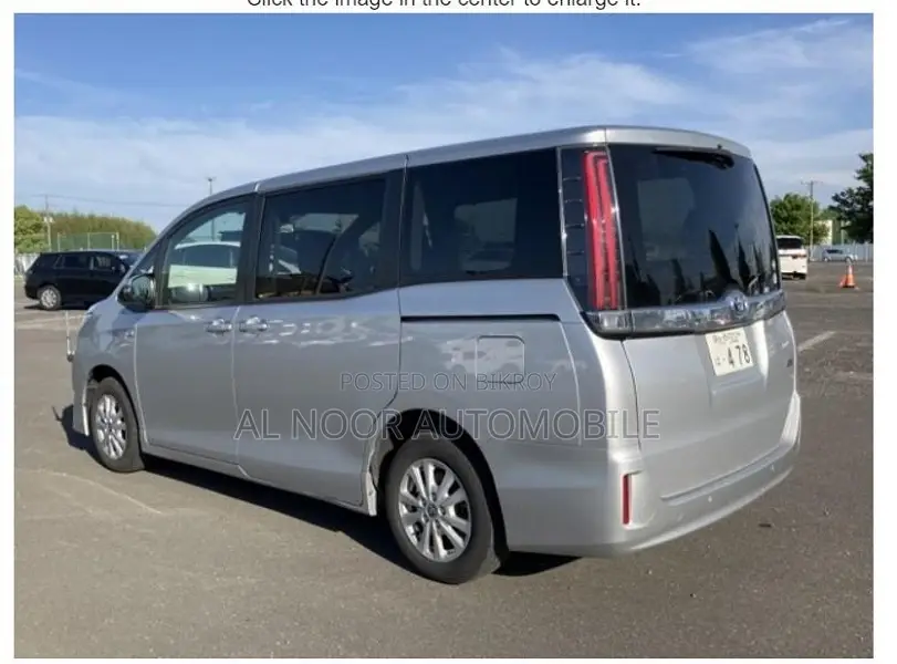 Toyota Noah 2021 Silver