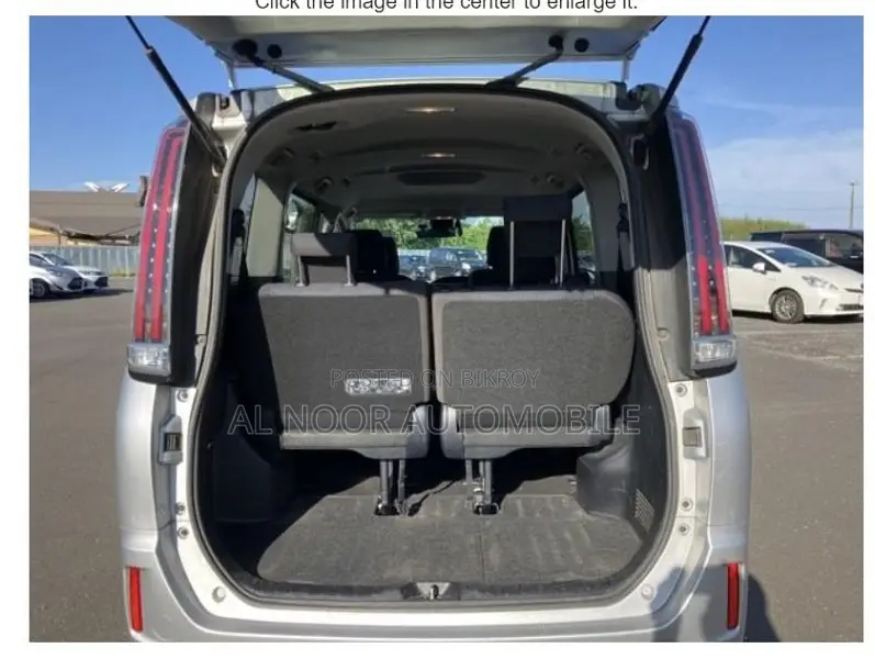 Toyota Noah 2021 Silver