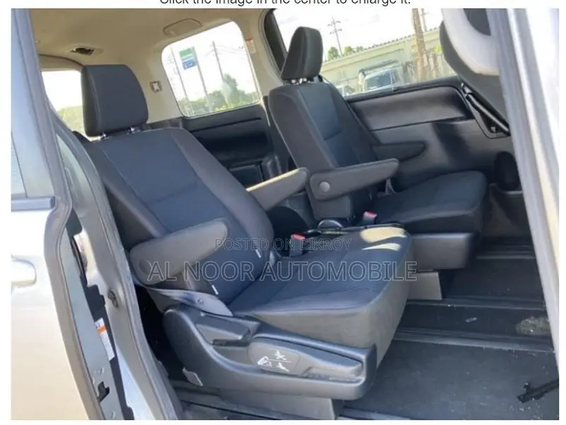 Toyota Noah 2021 Silver