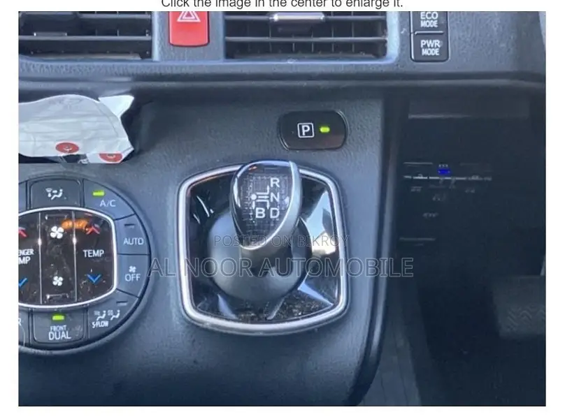 Toyota Noah 2021 Silver