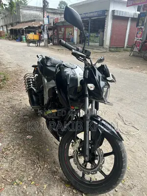 নতুন টিভিএস অ্যাপাচি ১৬০ ৪ভি ২০১৯ কালো