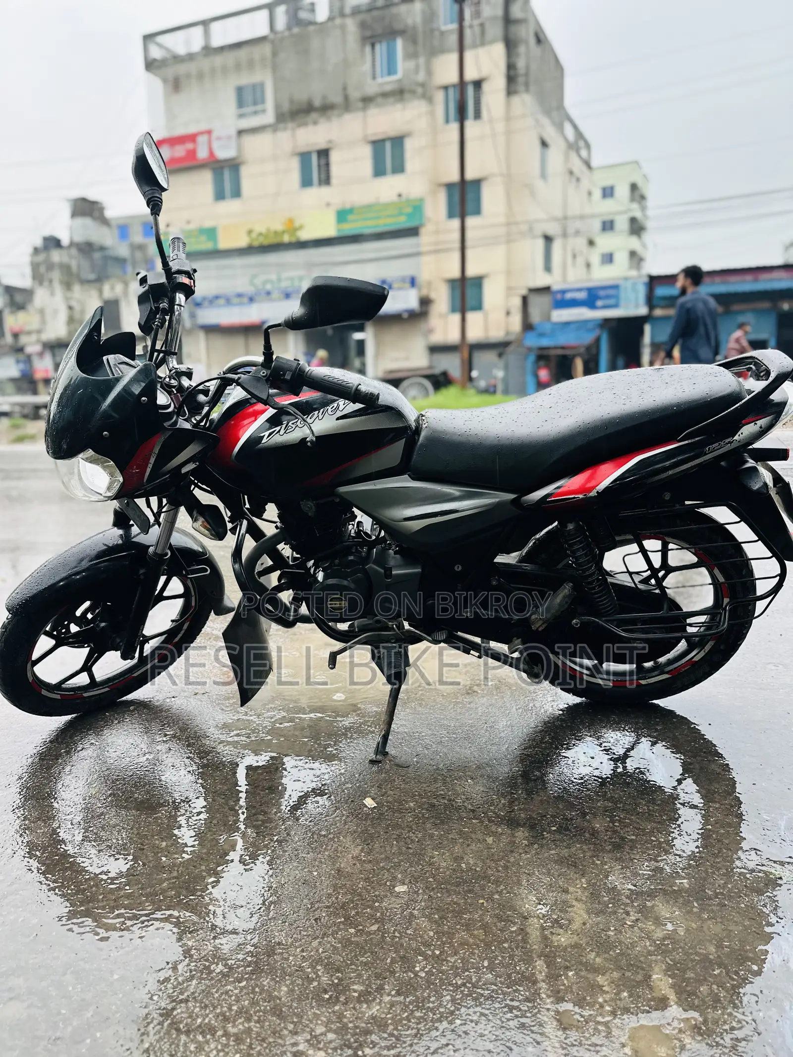 বাজাজ ডিসকভার ১২৫ ২০২০ ব্ল্যাক