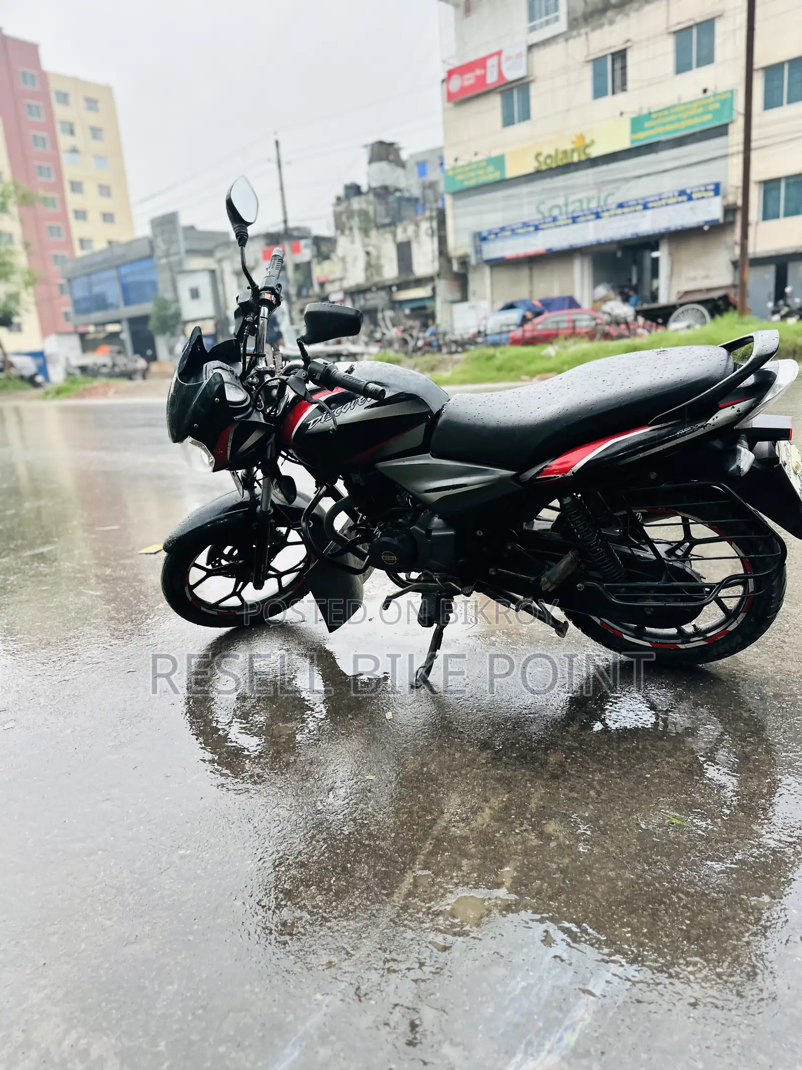 বাজাজ ডিসকভার ১২৫ ২০২০ ব্ল্যাক