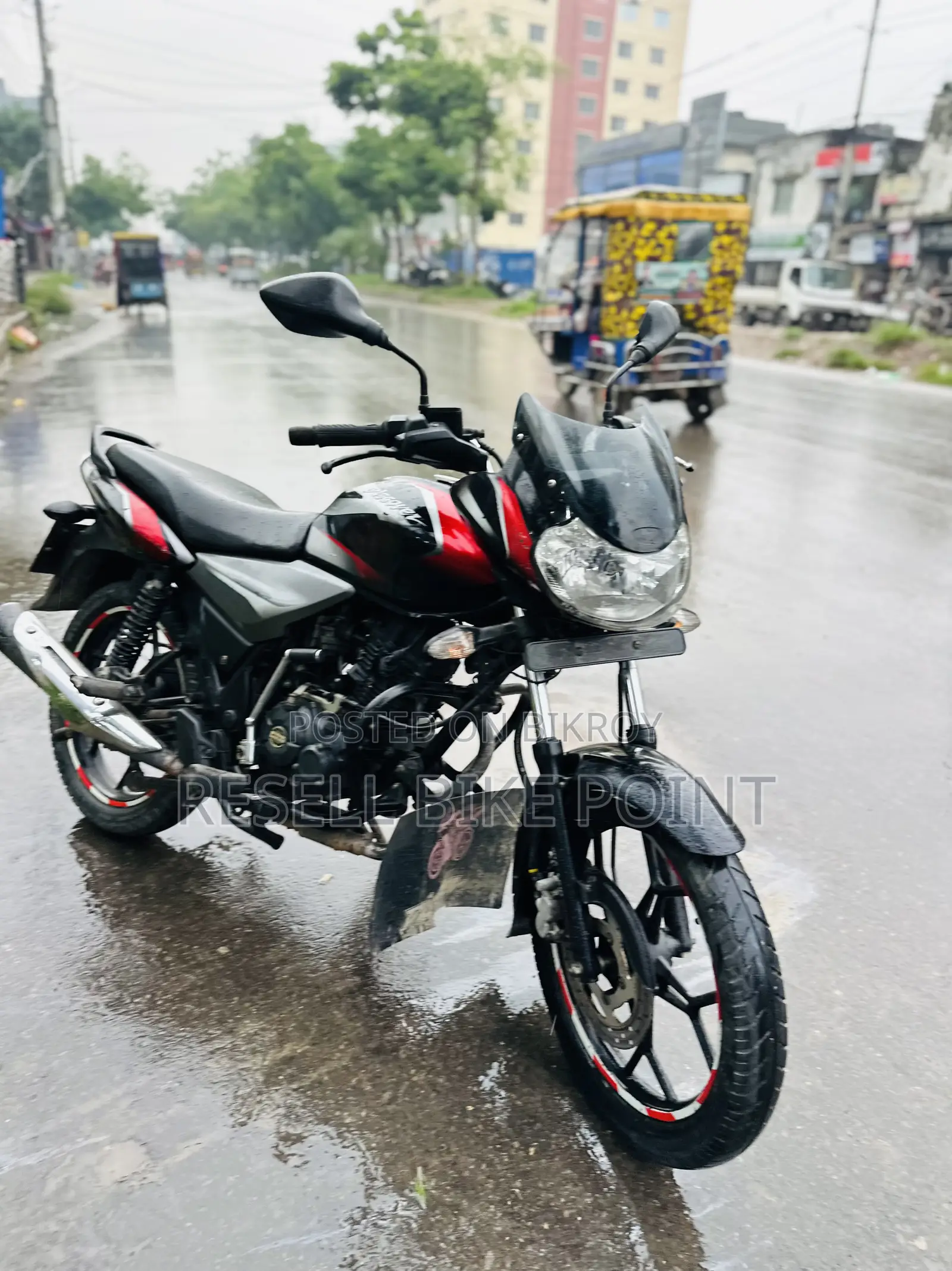 বাজাজ ডিসকভার ১২৫ ২০২০ ব্ল্যাক