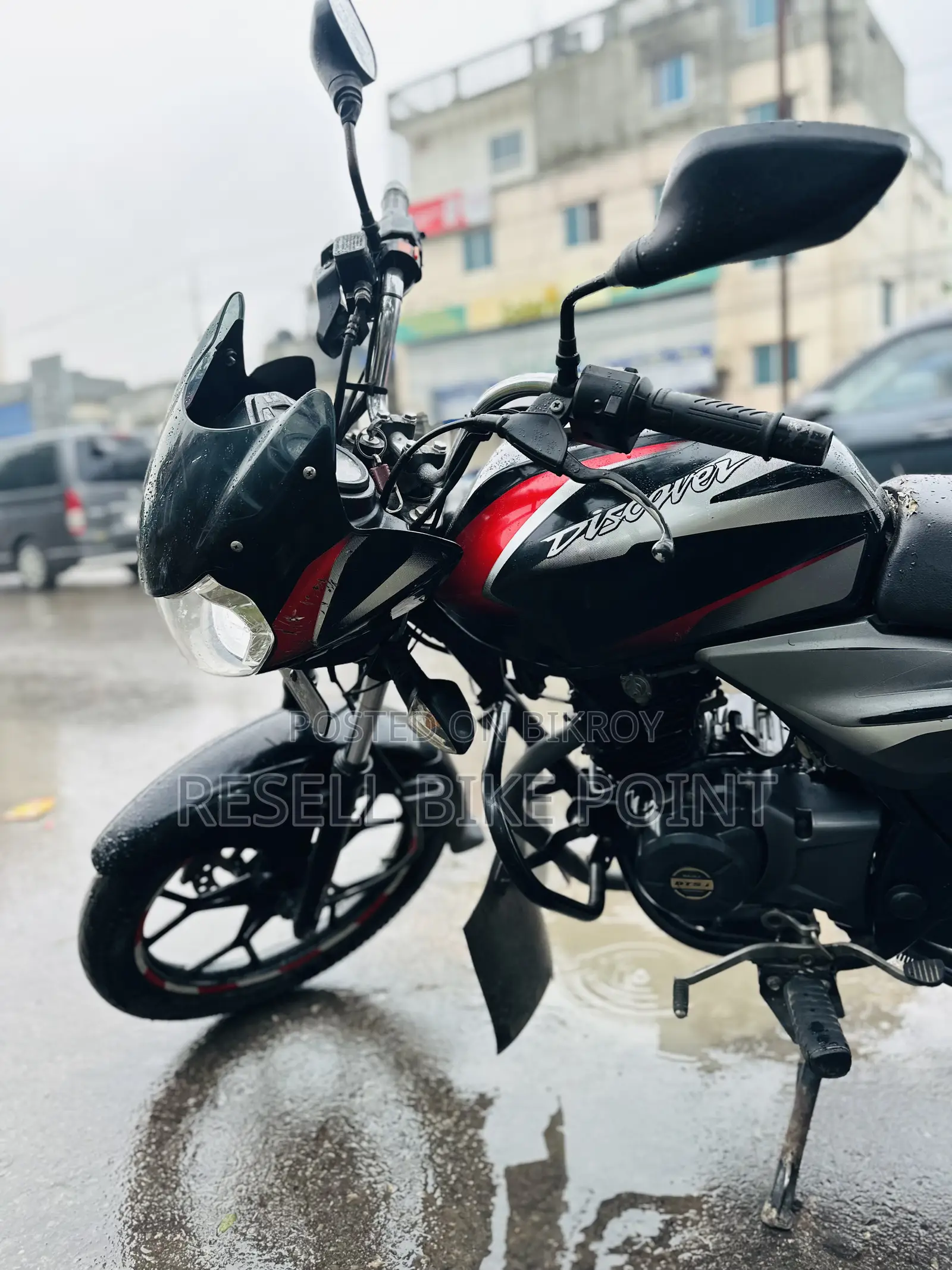 বাজাজ ডিসকভার ১২৫ ২০২০ ব্ল্যাক