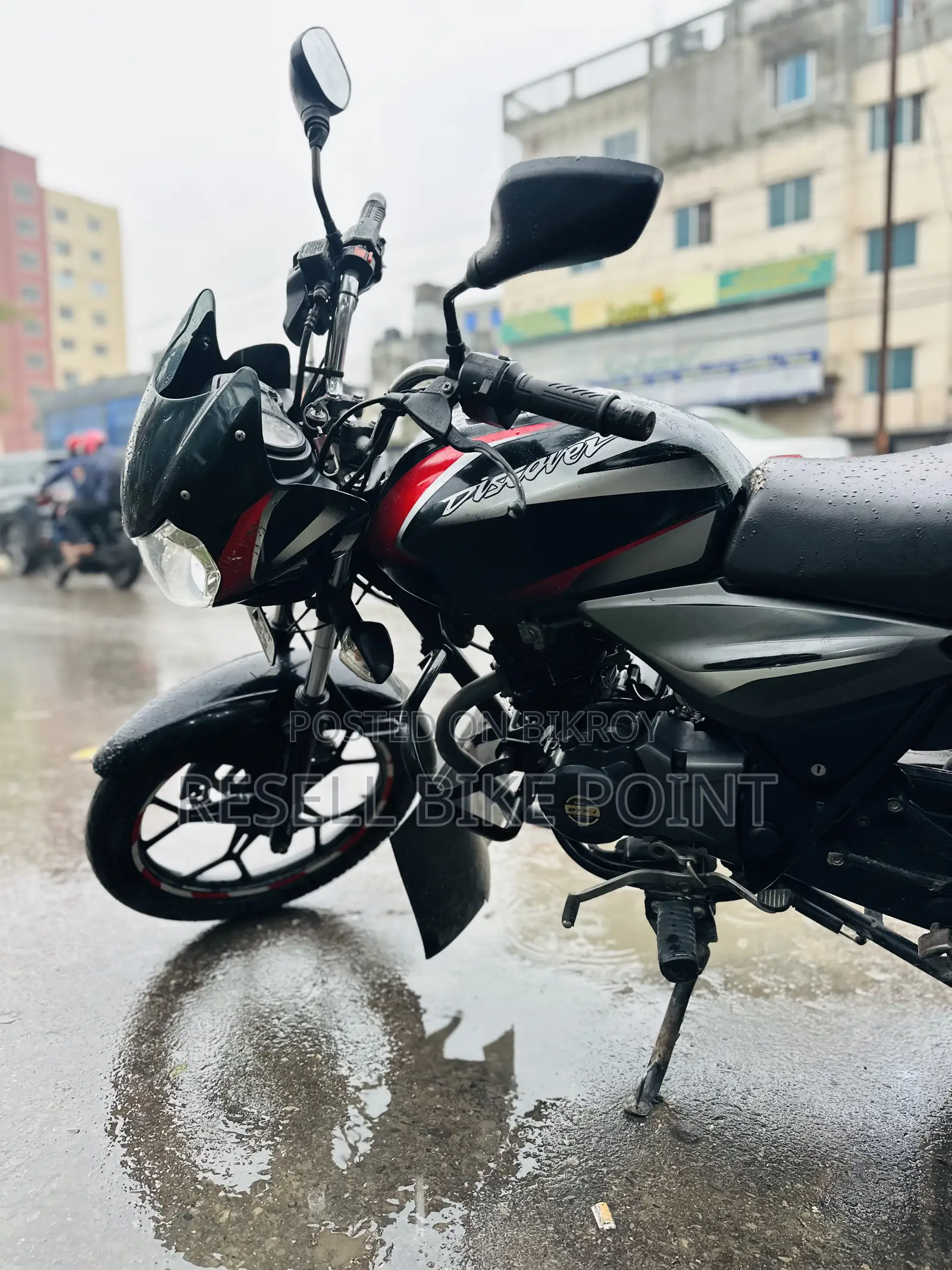বাজাজ ডিসকভার ১২৫ ২০২০ ব্ল্যাক