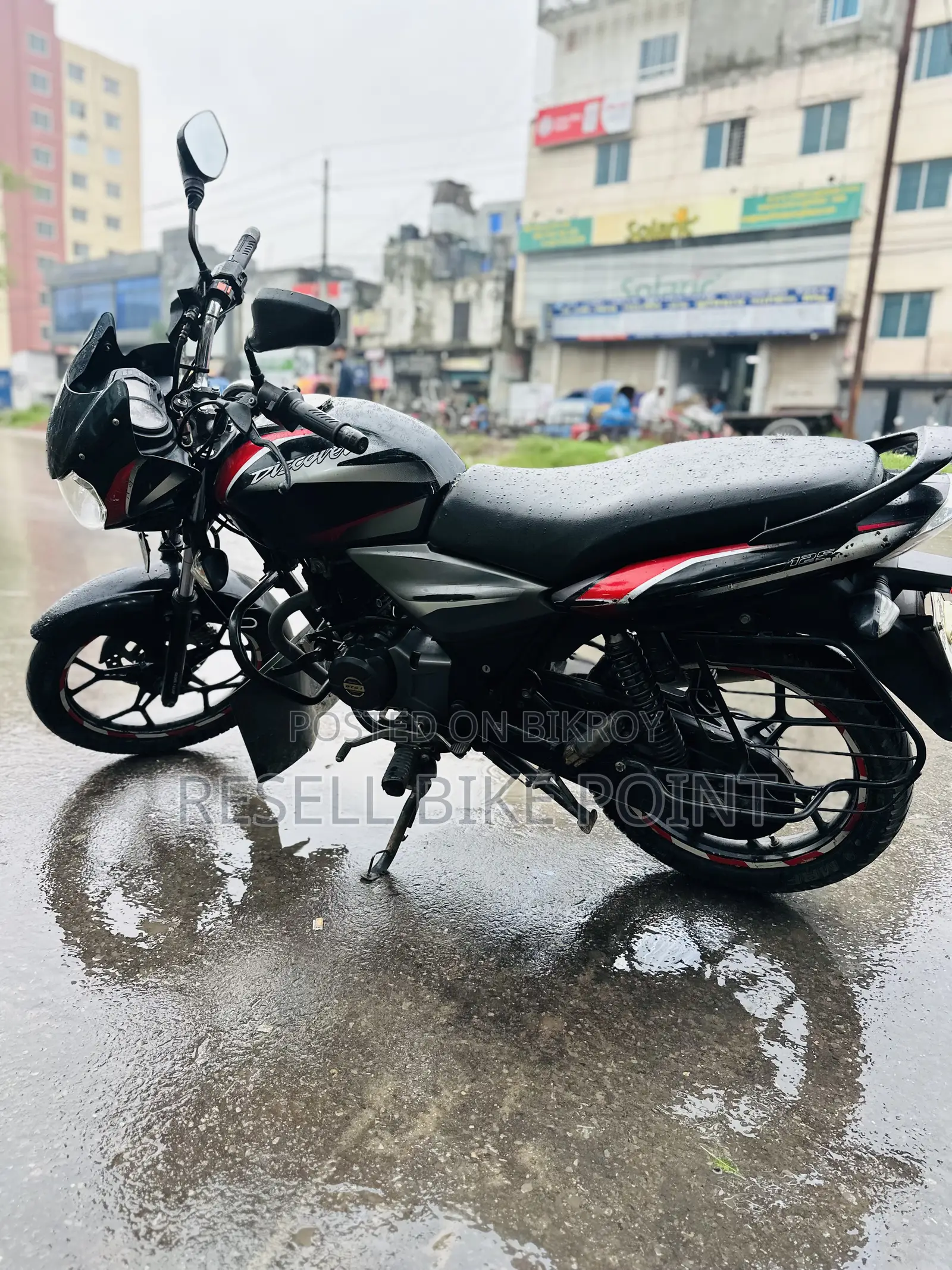 বাজাজ ডিসকভার ১২৫ ২০২০ ব্ল্যাক