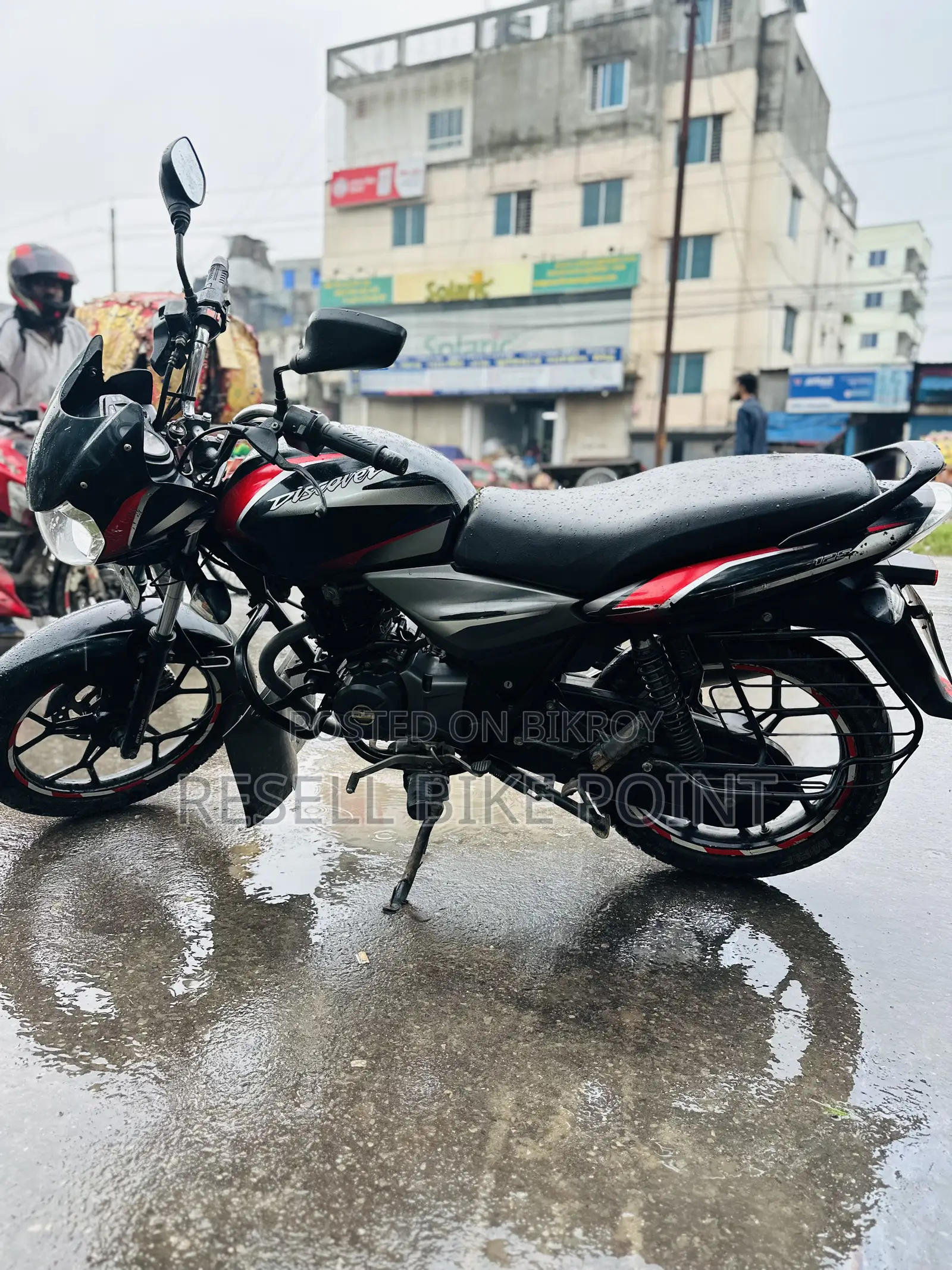 বাজাজ ডিসকভার ১২৫ ২০২০ ব্ল্যাক