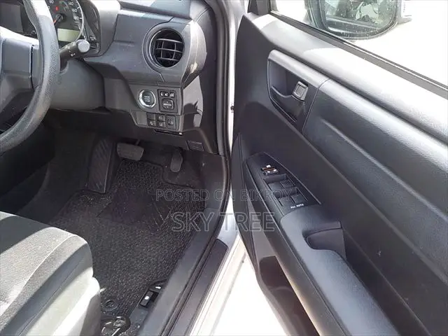 Toyota Axio 2020 Silver