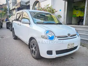টয়োটা সিয়েন্টা ২০১১ পার্ল