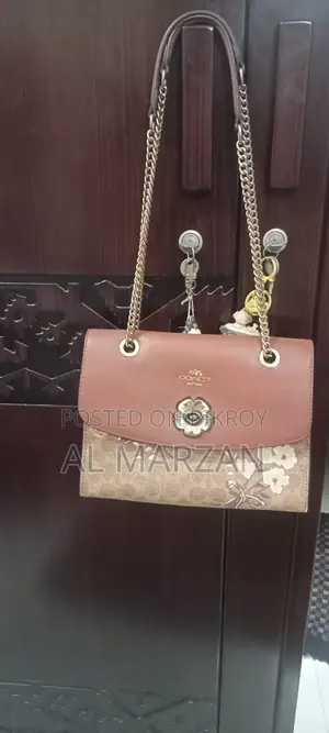অরিজিনাল লেদার ফ্লোরাল পিঙ্ক কোচ ব্যাগ