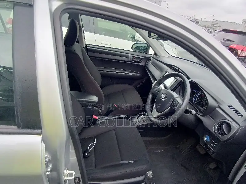 Toyota Axio 2021 Silver