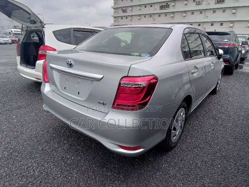 Toyota Axio 2021 Silver