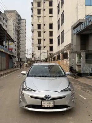 Toyota Prius 4dr Hatchback (1.8L 4cyl Gas/Electric Hybrid CVT) 2016