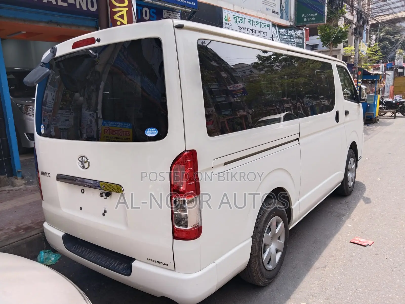 টয়োটা হাইএস ২০২১ সাদা