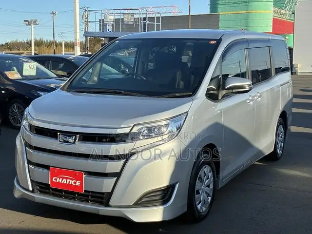 Toyota Noah 2021 Silver