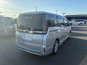 Toyota Noah 2021 Silver