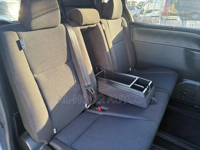 Toyota Noah 2021 Silver