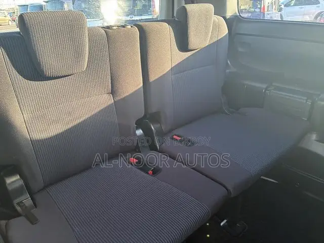 Toyota Noah 2021 Silver
