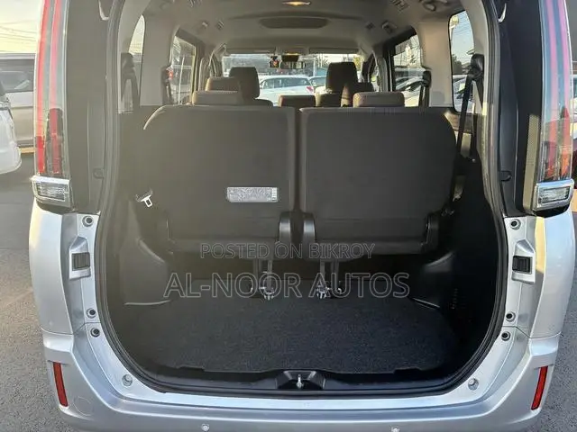 Toyota Noah 2021 Silver