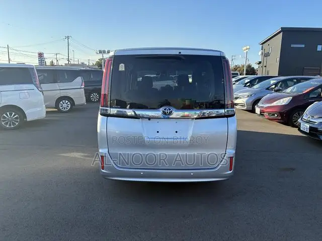 Toyota Noah 2021 Silver