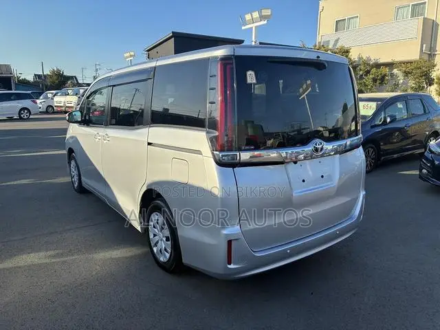 Toyota Noah 2021 Silver