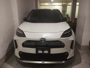 টয়োটা ইয়ারিস ক্রস ২০২১ পার্ল