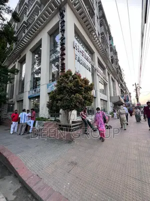 বাণিজ্যিক জায়গা বিক্রয়