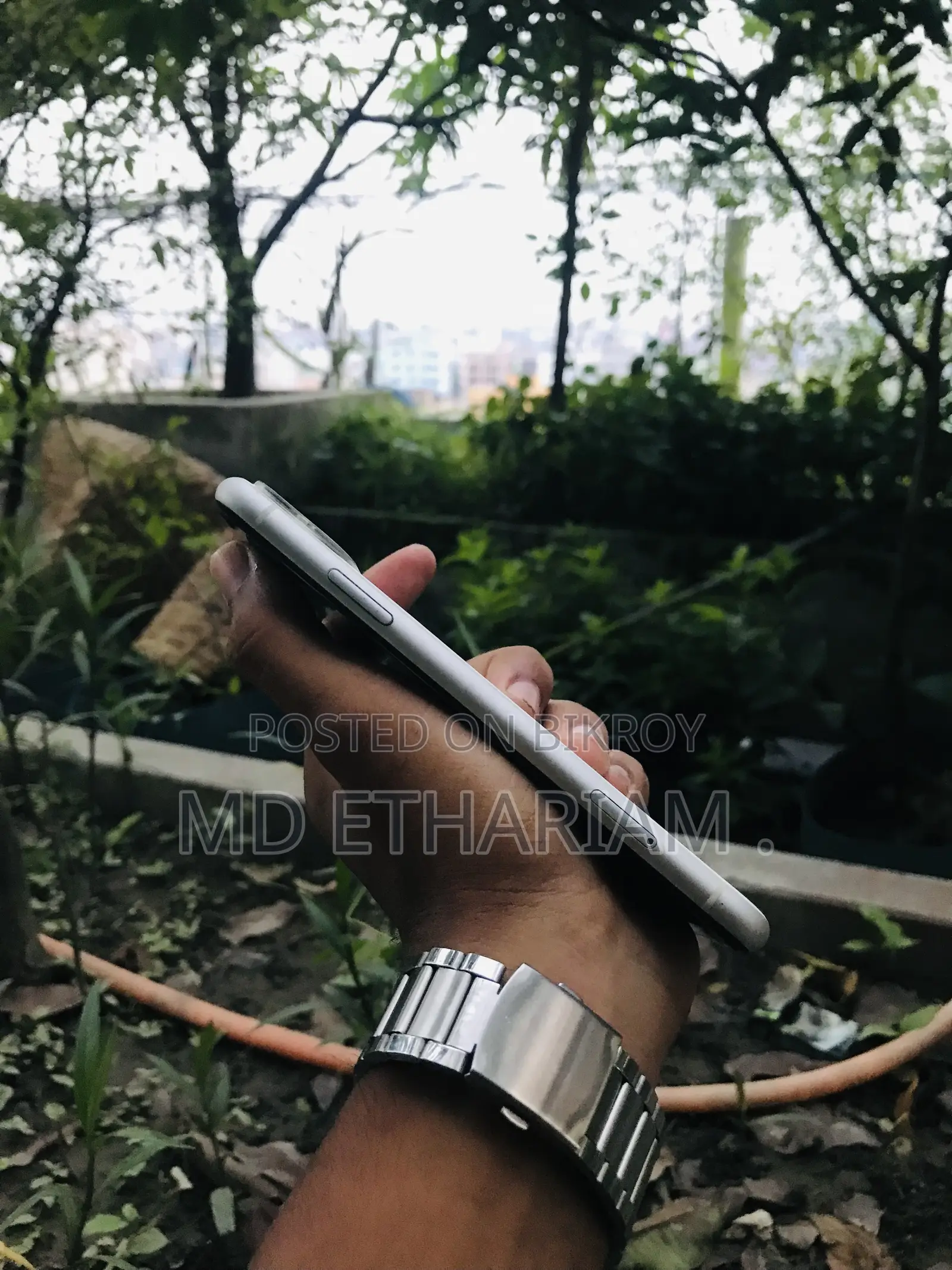 অ্যাপল আইফোন ১১ ১২৮ জিবি সাদা