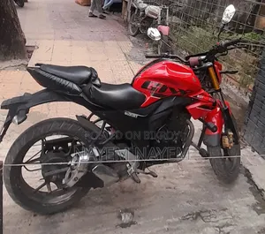 সুজুকি গিক্সার ২০১৭ লাল