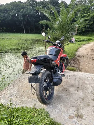 Hero Thriller 160R 2022 Red