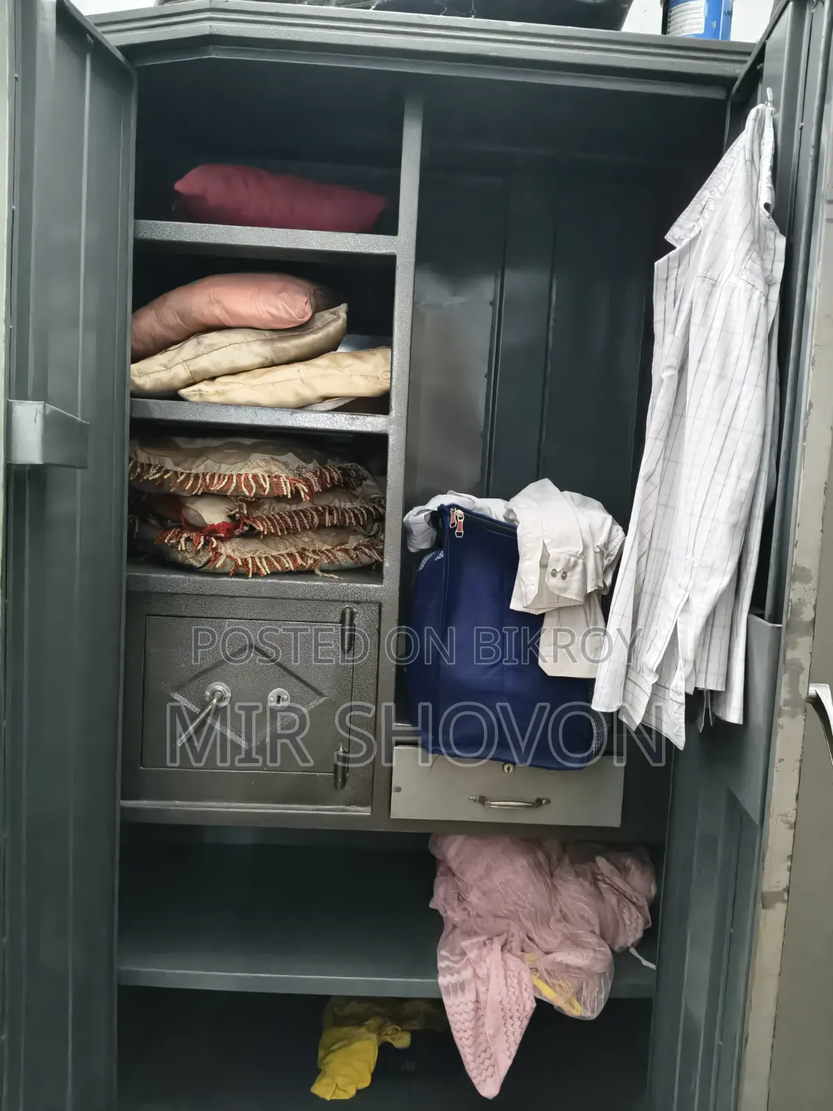 Almari Best Quality, Home Personal Used