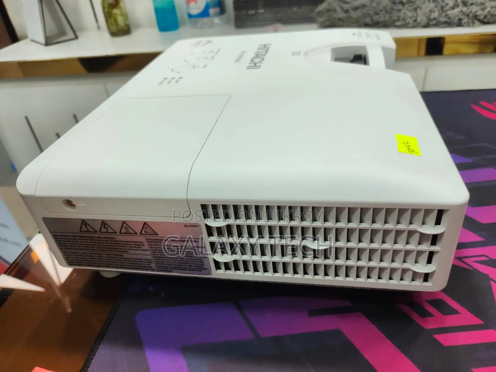 Hitachi CP-X3042WN 3200-Lumen XGA LCD Projector