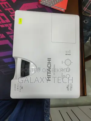 Hitachi CP-X3042WN 3200-Lumen XGA LCD Projector
