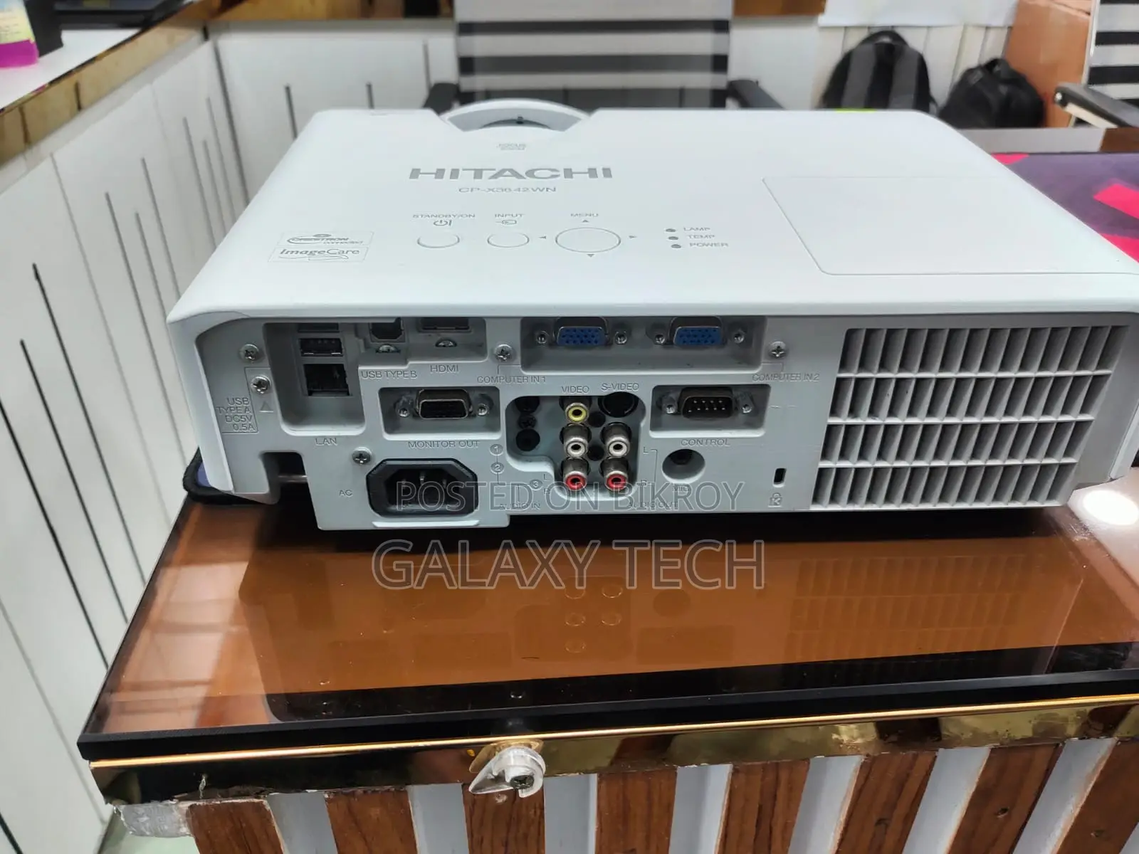 Hitachi CP-X3042WN 3200-Lumen XGA LCD Projector