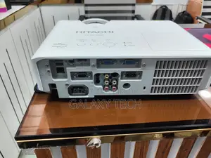Hitachi CP-X3042WN 3200-Lumen XGA LCD Projector