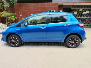 Toyota Vitz 2017 Blue