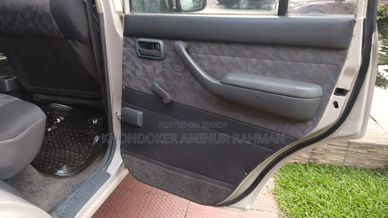 Toyota Land Cruiser 1996 Ivory