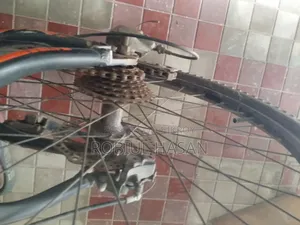 সাইকেলটি পড়ে আছে তাই বিক্রি করা হবে