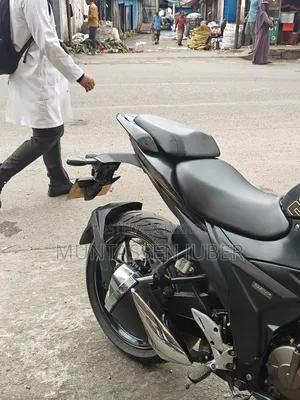 সুজুকি জিক্সার ২৫০ ২০২৪ কালো
