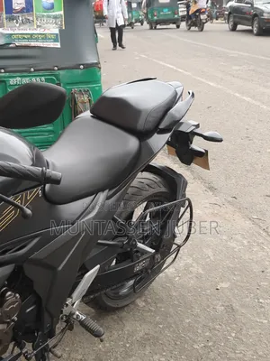 সুজুকি জিক্সার ২৫০ ২০২৪ কালো