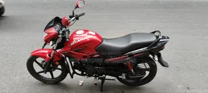 Hero Glamour 2022 Red