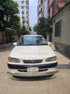 টয়োটা করোলা ১৯৯৭ সাদা