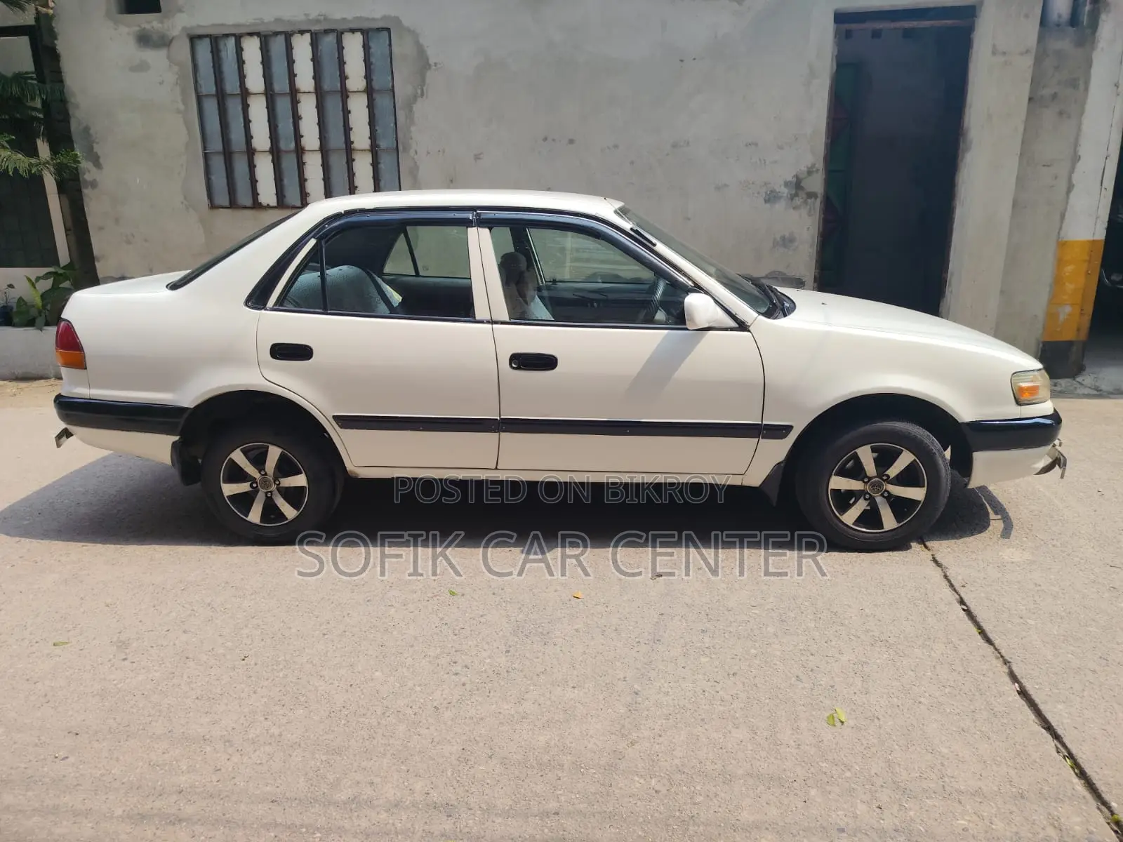Toyota Corolla 1997 White