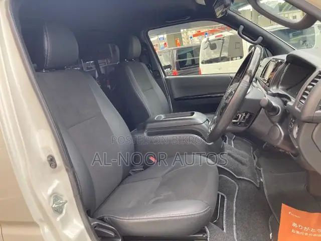 Toyota HiAce 2021 Pearl