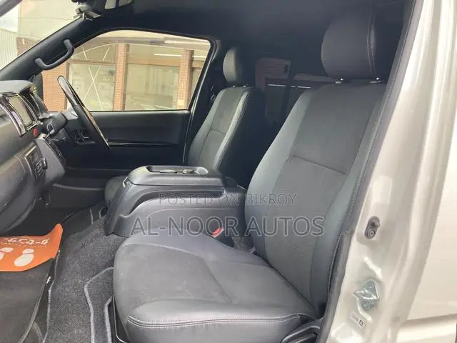 Toyota HiAce 2021 Pearl