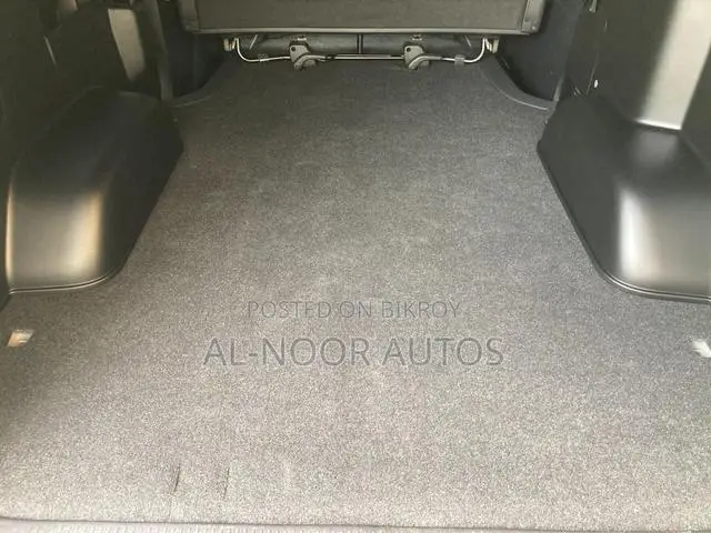 Toyota HiAce 2021 Pearl