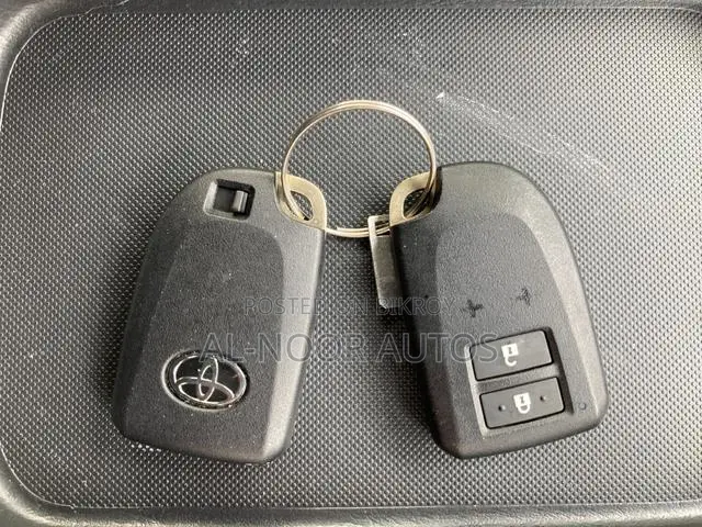 Toyota HiAce 2021 Pearl