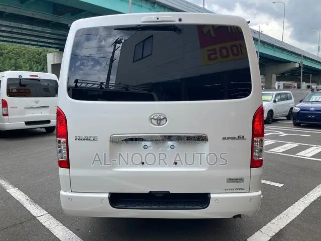 Toyota HiAce 2021 Pearl
